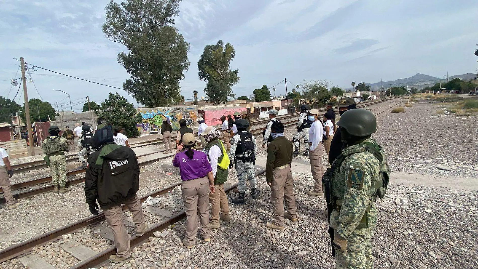 Migrantes y elementos del INM se enfrentan en Gómez Palacio por operativo fallido